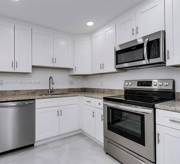 Building Photo - 2500 Parkview Dr