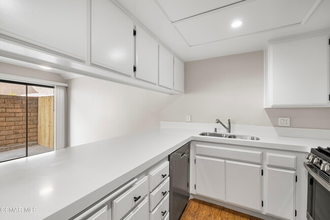 Building Photo - 5291 Colodny Dr