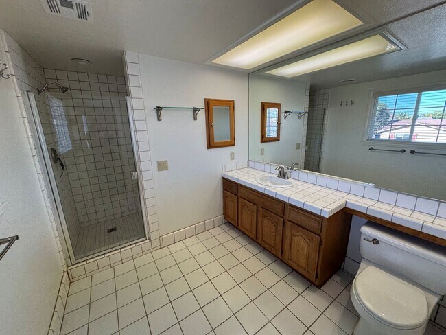 Building Photo - Spacious East Ventura Home- Many Interior Upgrades and Large Backyard!