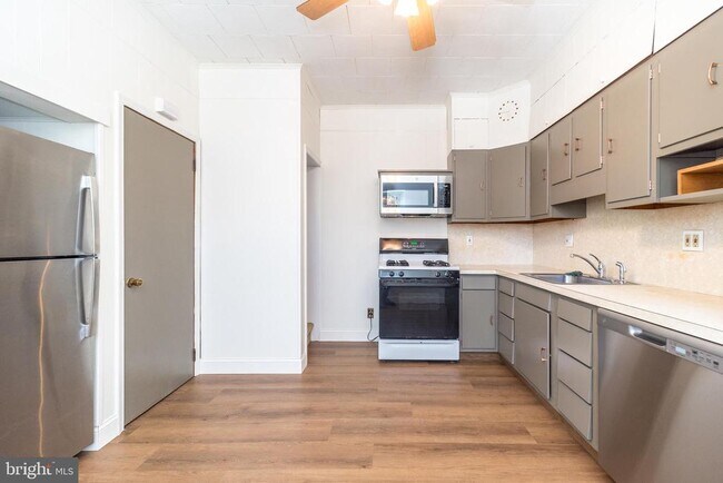 Building Photo - 7738 Ardleigh St