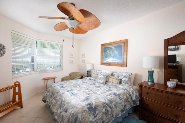 Building Photo - Seasonal Waterfront Living | Available April 15 – October 31