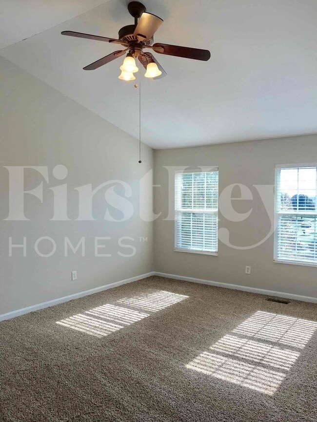 Building Photo - 6176 Fox Run Ln