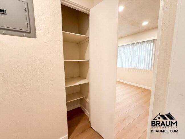 Building Photo - 4636 Laurel Canyon Blvd