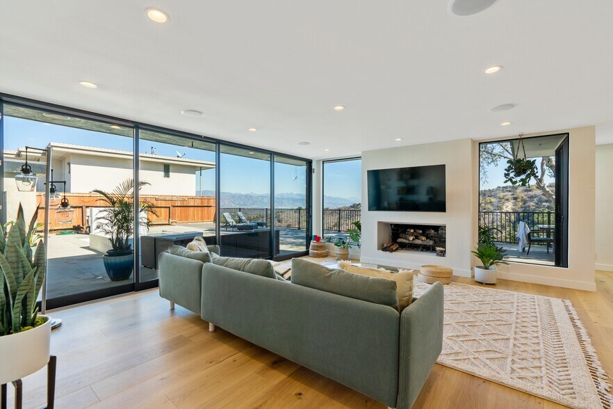 Building Photo - 3632 Beverly Ridge Dr