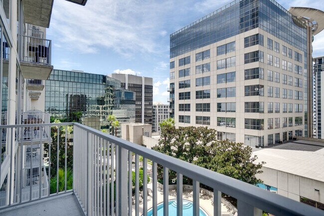 Building Photo - 155 S Court Ave