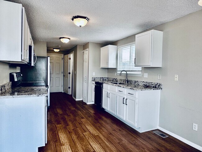 Building Photo - Conveniently Located Home in East Quincy H...