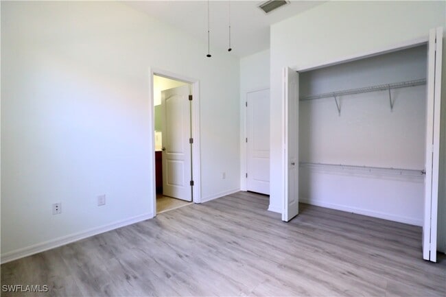 Building Photo - 2338 Heydon Cir E