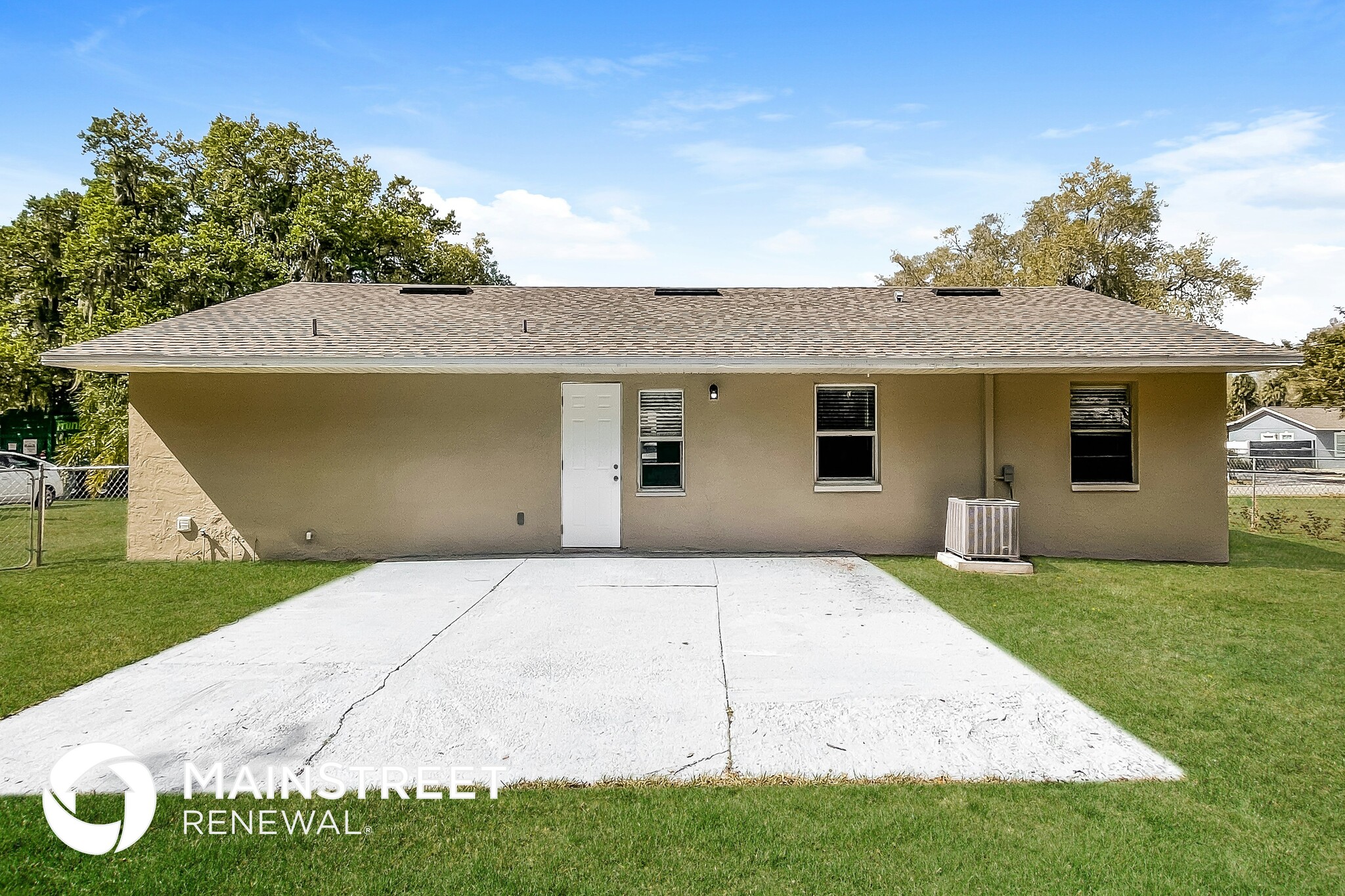Building Photo - 2012 Live Oak Dr