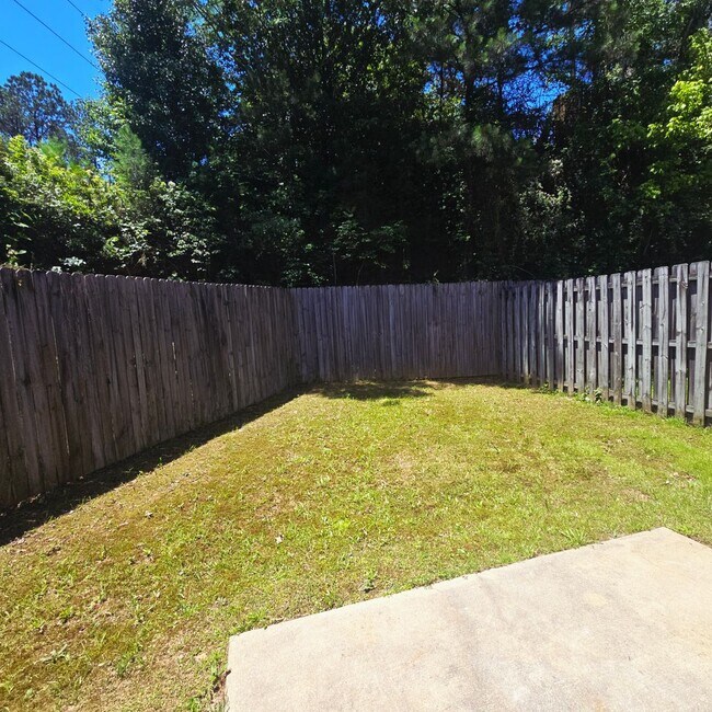 Building Photo - Spacious 3 BR / 2.5 BA in Birmingham!