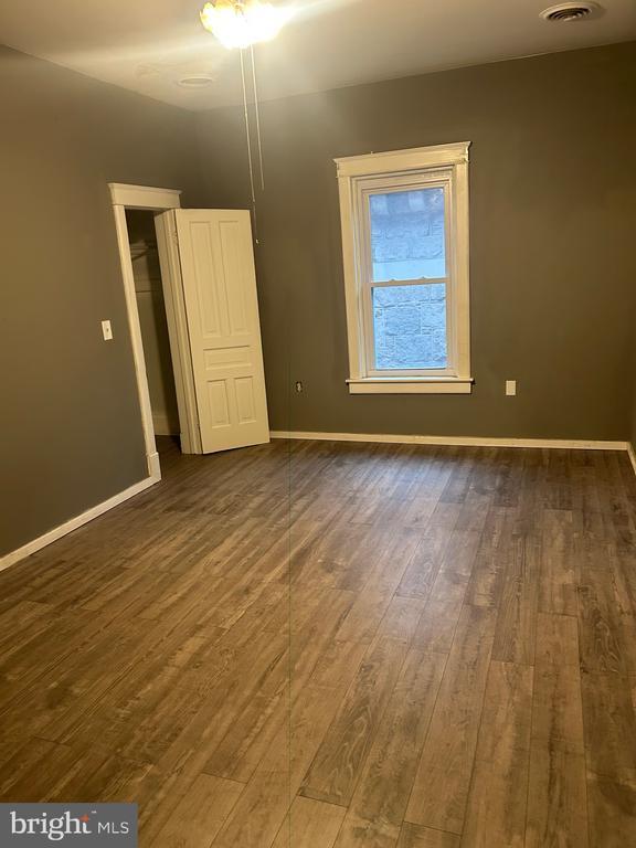 Building Photo - 17 N Main St