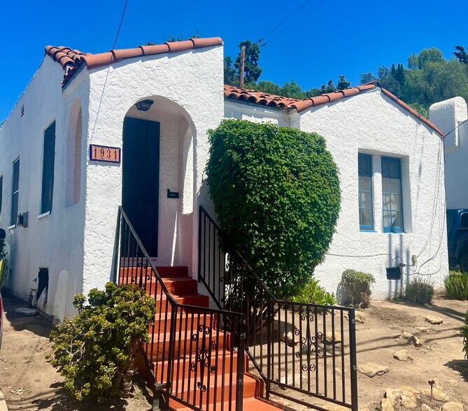 Main Entry - 1931 Avalon St