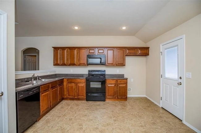Building Photo - Charming 3 Bed, 2 Bath Home | Fenced Yard ...