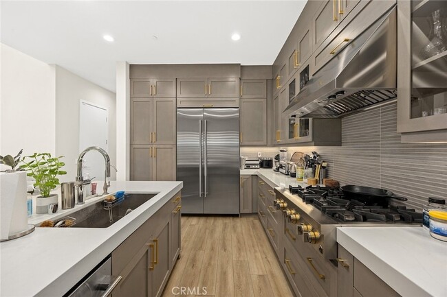 Building Photo - 478 Sycamore Dr