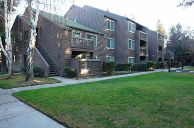 Building Photo - SAN JOSE WEST - Beautiful  updated 2 BR 2 ...