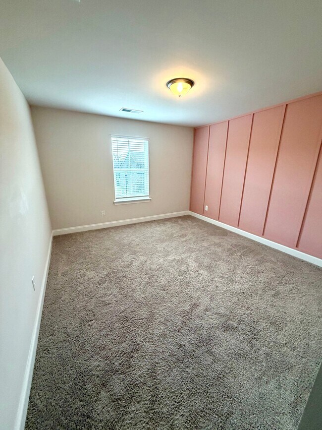 Building Photo - 416 Deveron Dr