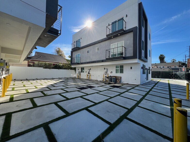 Building Photo - 1301 E 27th St