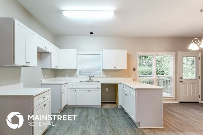 Building Photo - 530 Riverbirch Trce