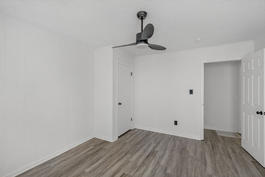 Building Photo - 323 S Columbia St