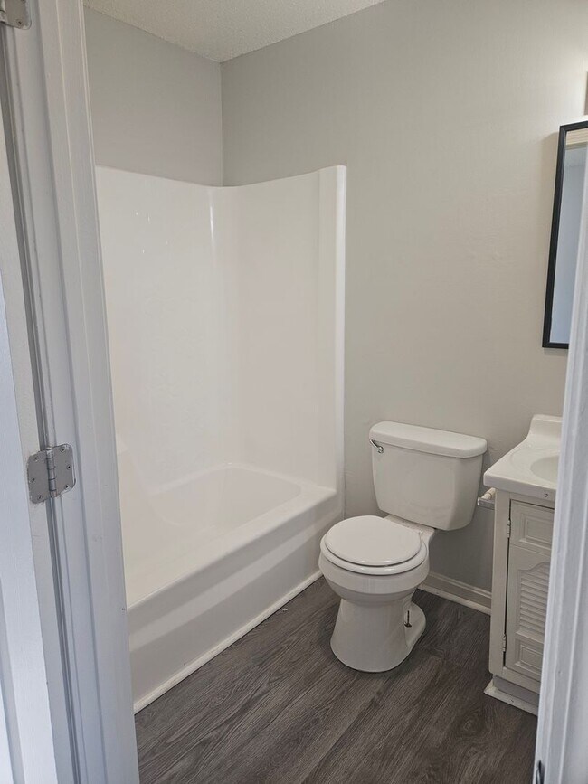 Building Photo - Green Valley Apartments