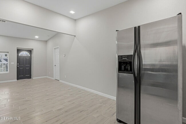 Building Photo - 9207 Santa Rosalia Ct