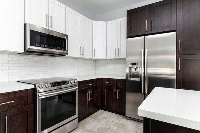 Building Photo - 1031 NE 13th Ave