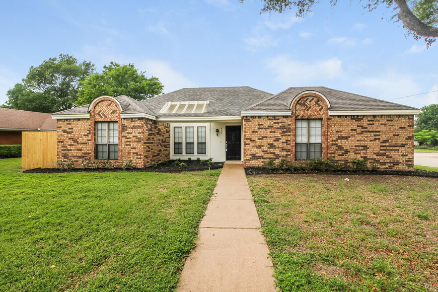 Primary Photo - 429 Partridge Cir