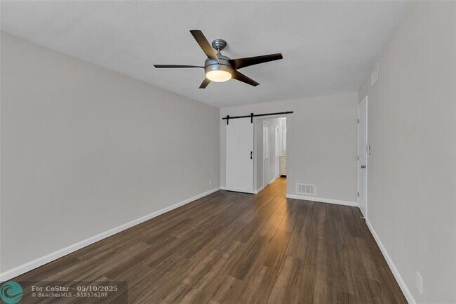 Building Photo - 160 Cypress Club Dr