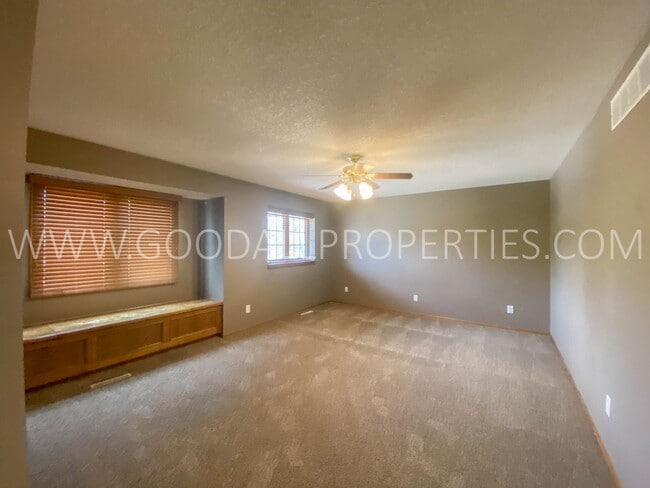 Building Photo - Executive Home - 4 Bedroom, 3.5 Bathroom in Country Club Neighborhood with Finished Basement