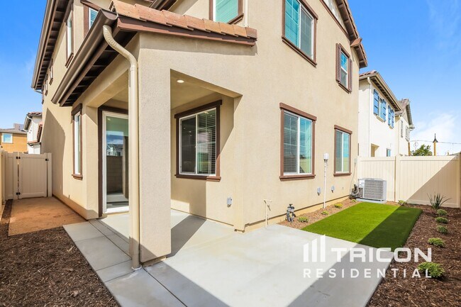 Building Photo - 28201 Dwight Dr