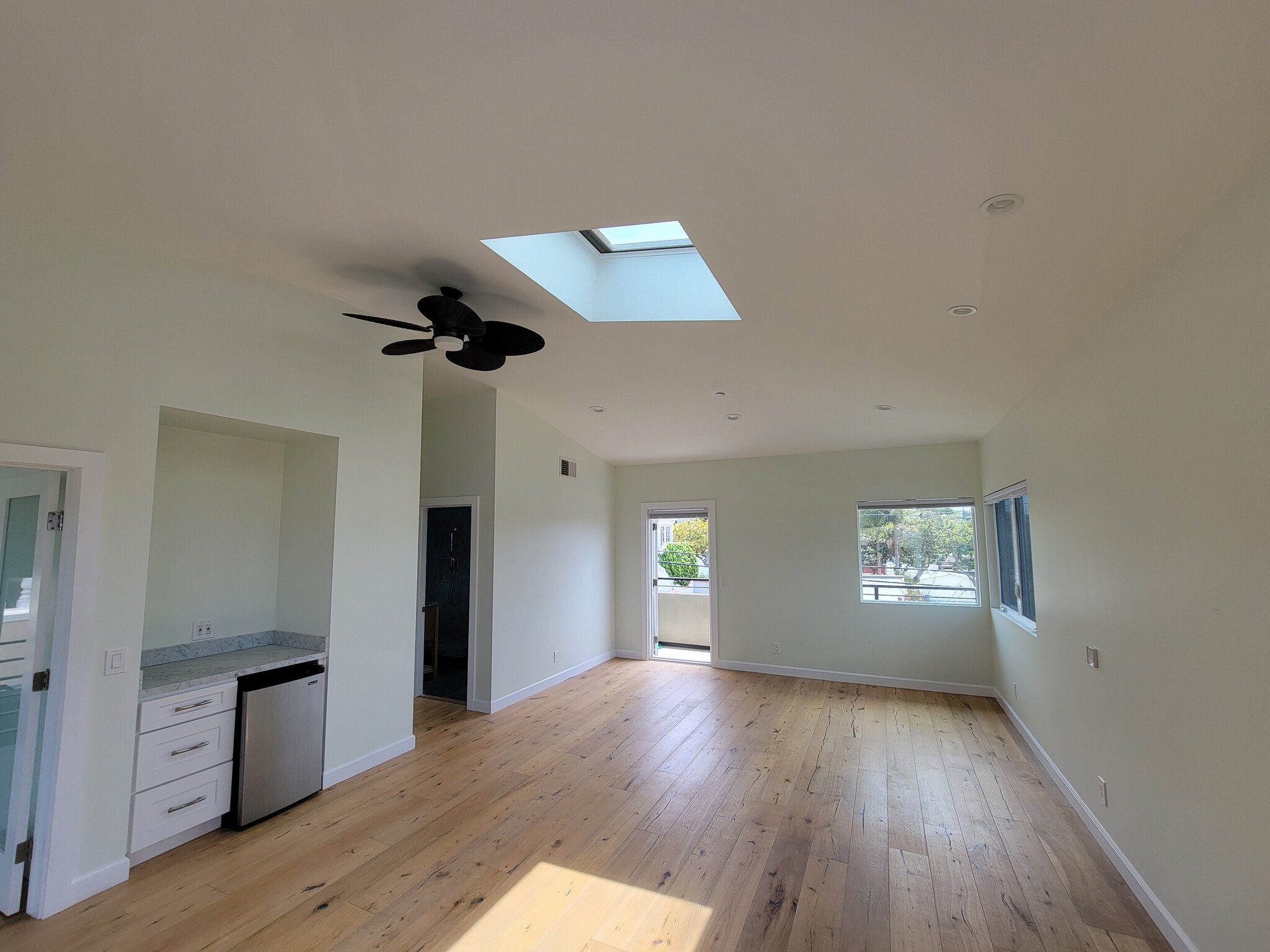 Building Photo - 410 Miramar Dr