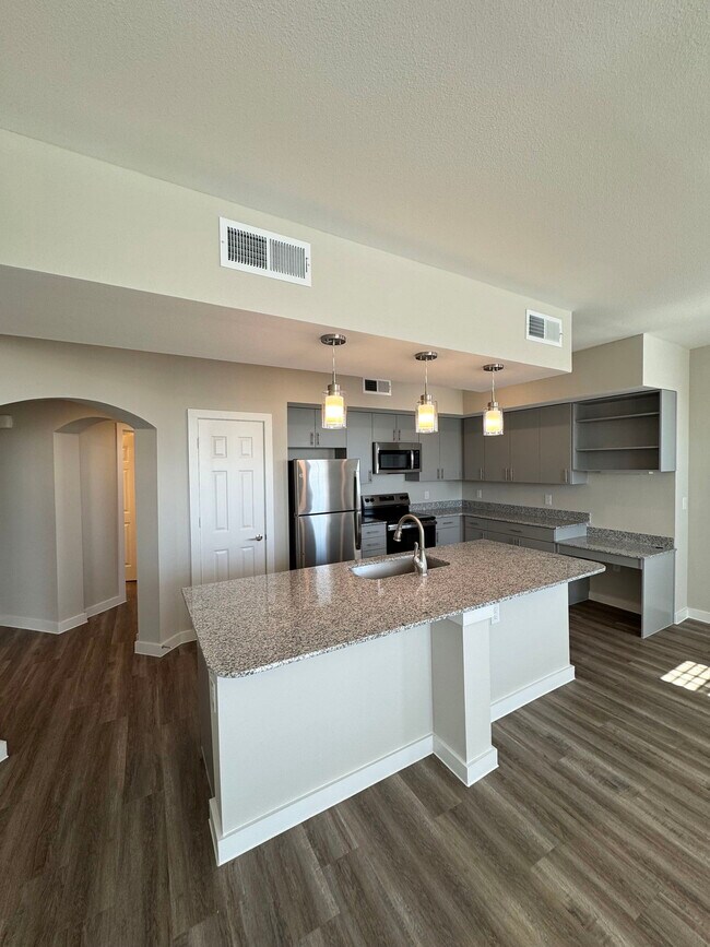 Primary Photo - 5000 Overboard Cv