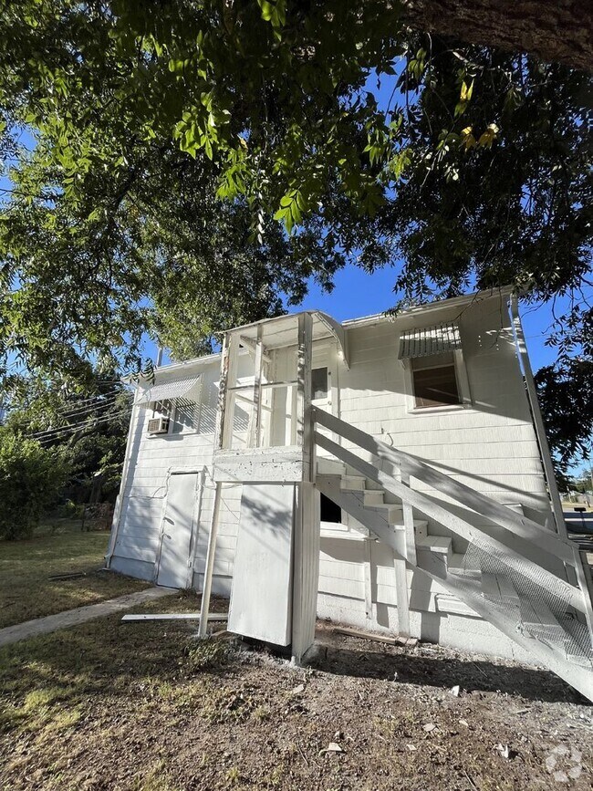 Building Photo - Remodeled one bedroom apartment