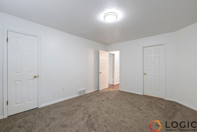 Building Photo - 126 W 475 S
