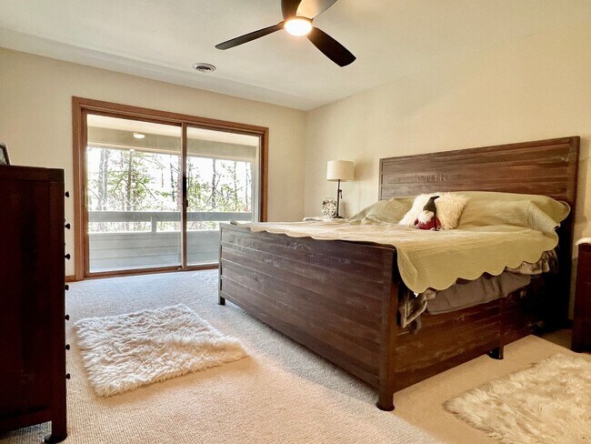 Building Photo - Sophisticated Condo Retreat on Old Mission Peninsula