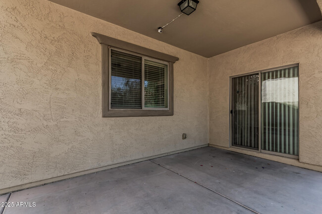 Building Photo - 1242 E Strawberry Dr