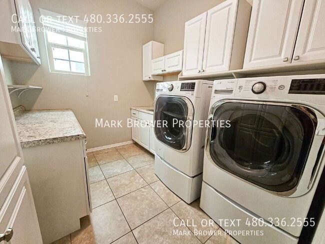 Building Photo - 3345 E Indigo St