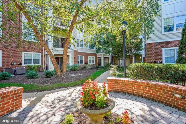 Building Photo - 12941 Centre Park Cir