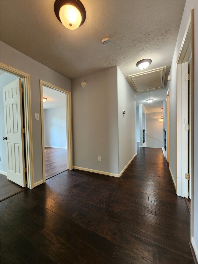 Building Photo - 16935 Jelly Park Stone Dr
