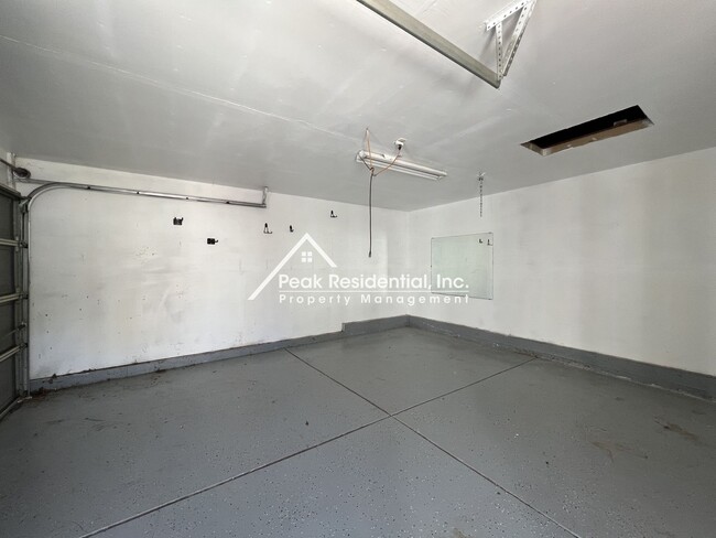 Building Photo - Wonderful 3bd/2ba Elk Grove Home with Garage!