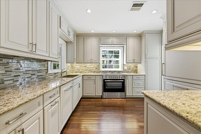 Building Photo - 459 NE 15th Ave