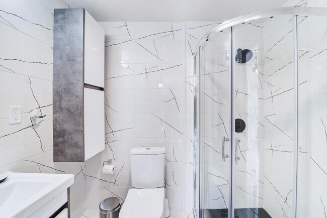 Building Photo - 1409 E M. Franklin Ave