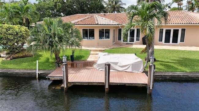 Building Photo - 1925 Coral Gardens Dr