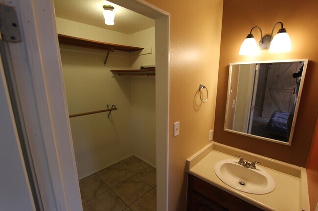 Building Photo - 3270 S Little Dr