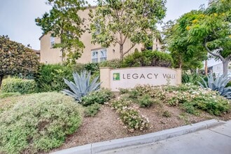 Building Photo - Fantastic 4 Bedroom House in Central San Diego Available in August!!