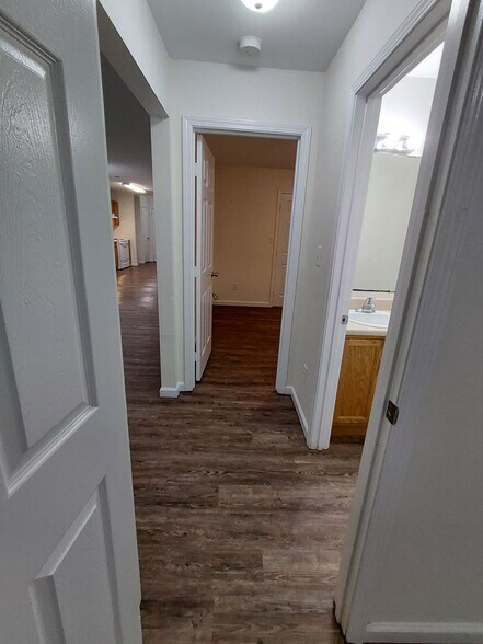 Building Photo - 15143 Deer Creek Dr