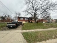 Building Photo - 5150 Chantilly Dr