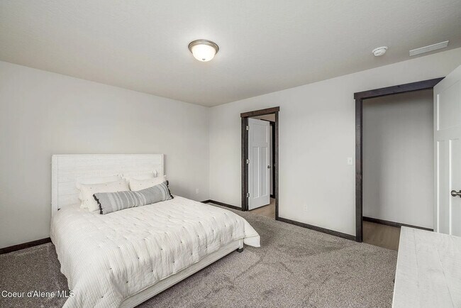Building Photo - 6407 Bowmore Ln