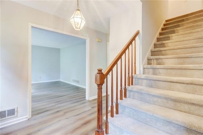 Building Photo - 1049 Seven Springs Cir NE