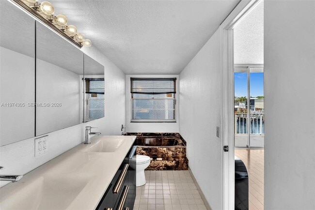 Building Photo - 825 NE 26th Ave