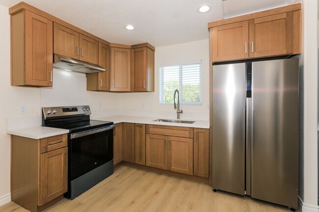 Building Photo - Spacious 3BR/2BA Home with Open Floor Plan, Garage & Washer/Dryer